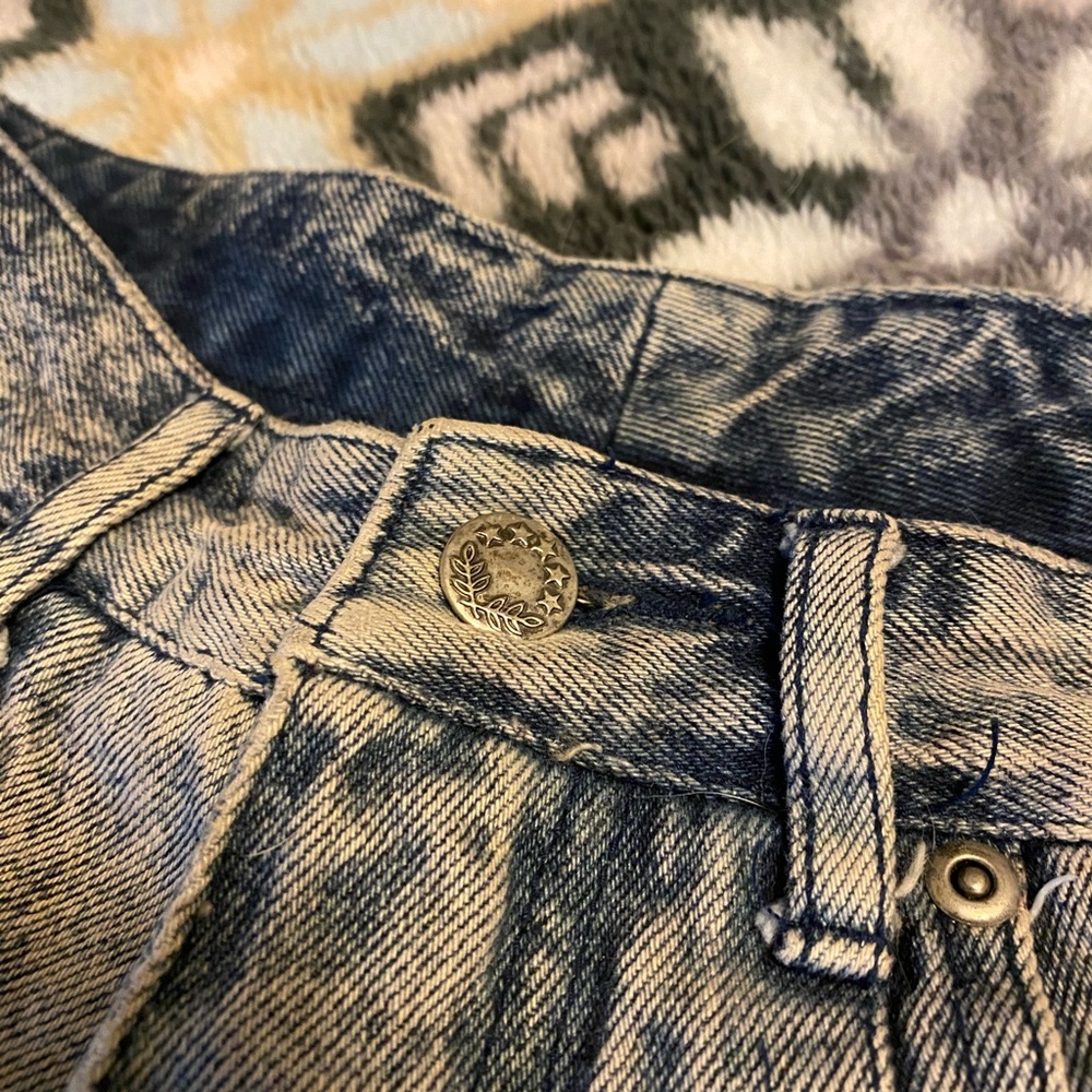 Acid Wash High Waisted Denim Shorts - Picture 2 of 3
